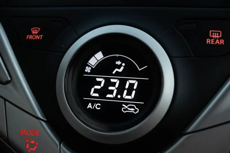 Upravljačka ploča klima uređaja u automobilu